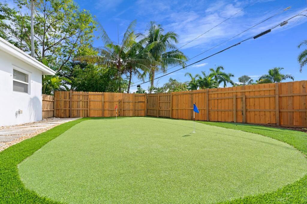 Waterfront-Heated Pool-Mini Golf-Game Room-2Mi Beach Fort Lauderdale Exterior photo