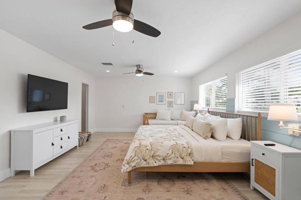 Waterfront-Heated Pool-Mini Golf-Game Room-2Mi Beach Fort Lauderdale Exterior photo