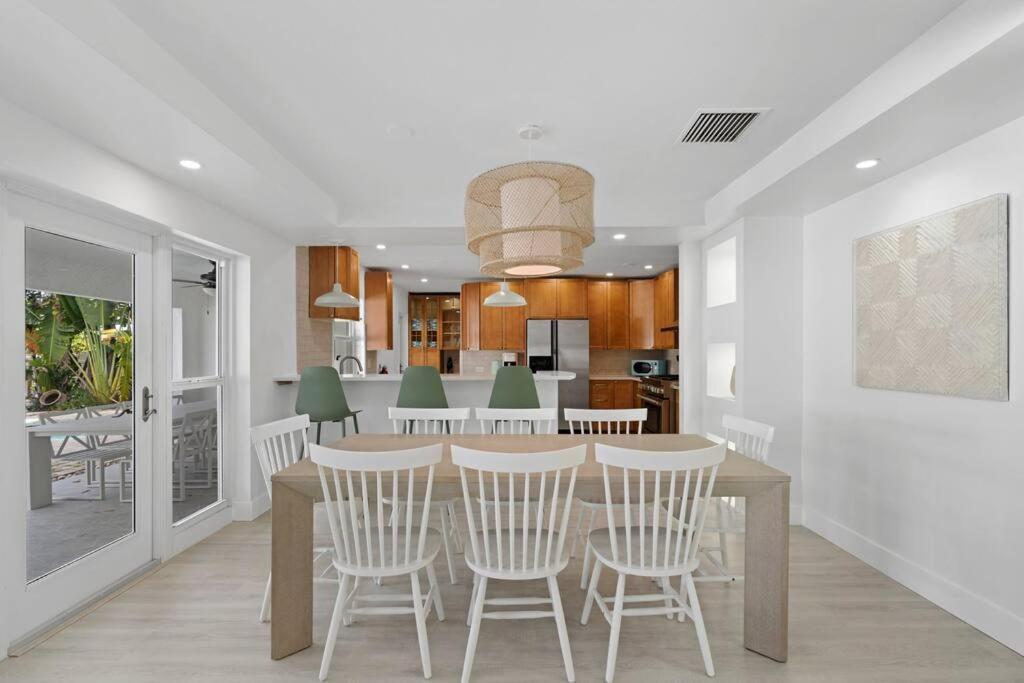Waterfront-Heated Pool-Mini Golf-Game Room-2Mi Beach Fort Lauderdale Exterior photo
