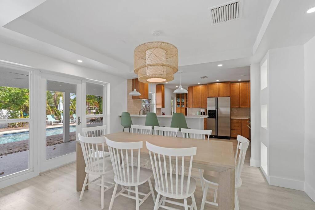 Waterfront-Heated Pool-Mini Golf-Game Room-2Mi Beach Fort Lauderdale Exterior photo